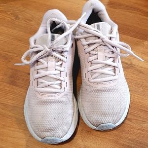 Girls size 5, Nike pale pink sneakers